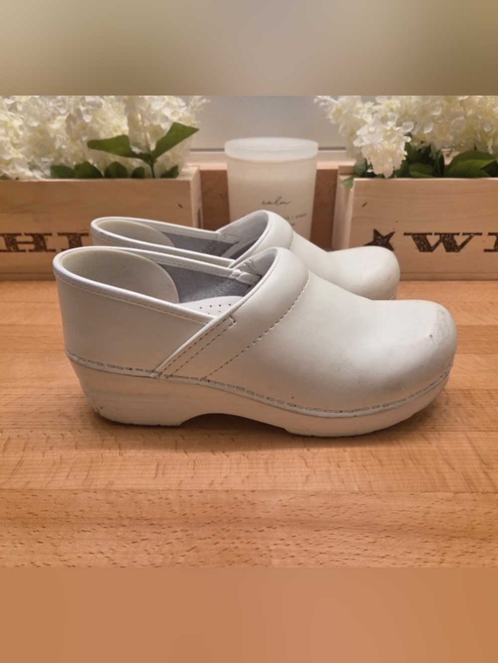 Dansko Professional Box Clogs White Leather Womens Size 38
